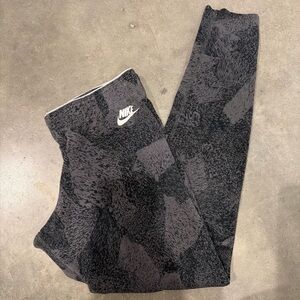 Nike Women’s Charcoal Abstract Patterned Leggings Soft Gym Athletic Stretch